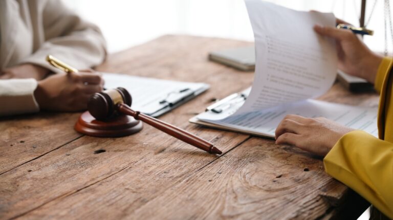 lawyer is consulting client